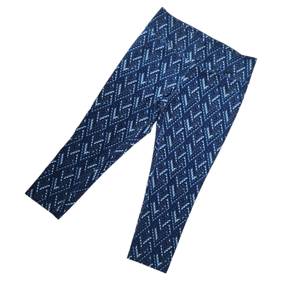 Nike Legend Tight Fit Training Cropped Leggings Large Recycle Chevron Print. - Picture 1 of 7